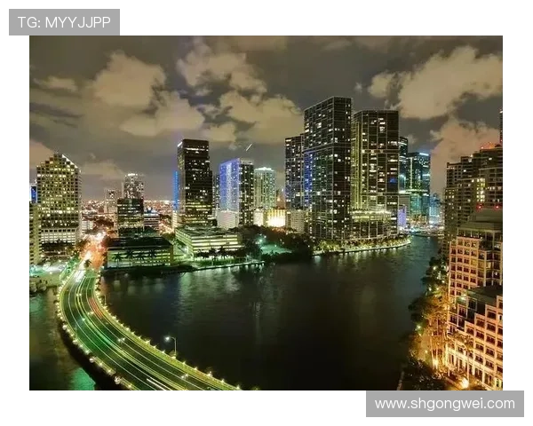 摩天大楼:城市天际线的追逐者,梦想与现实的交响曲