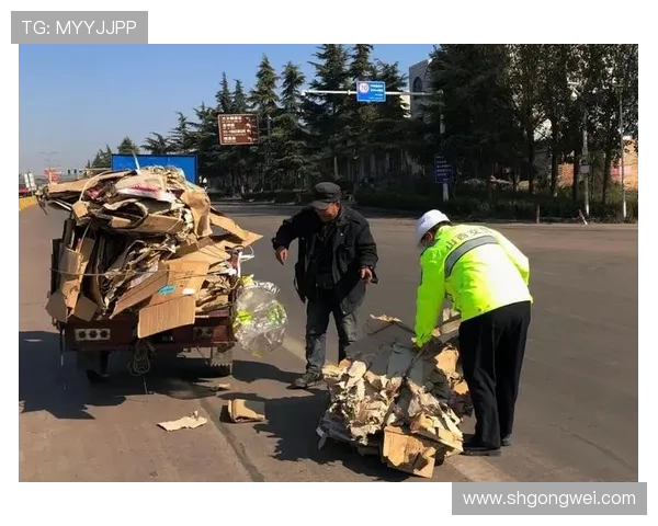 拾荒男：在城市角落里，他捡拾的不仅是废弃物，更是人生的另一道风景